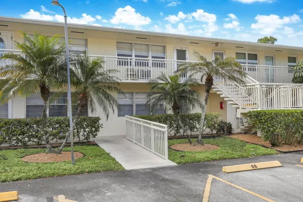 Property Slideshow image 2 of 16 | 94 hastings f f, West Palm Beach, FL, 33417
