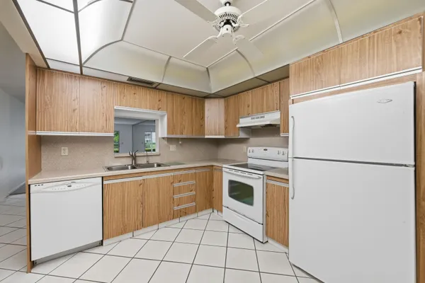 Property Slideshow image 2 of 69 | 3101 portofino pt f1, Coconut Creek, FL, 33066