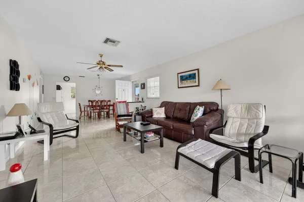Property Slideshow image 3 of 36 | 622 hummingbird ln, Delray Beach, FL, 33445