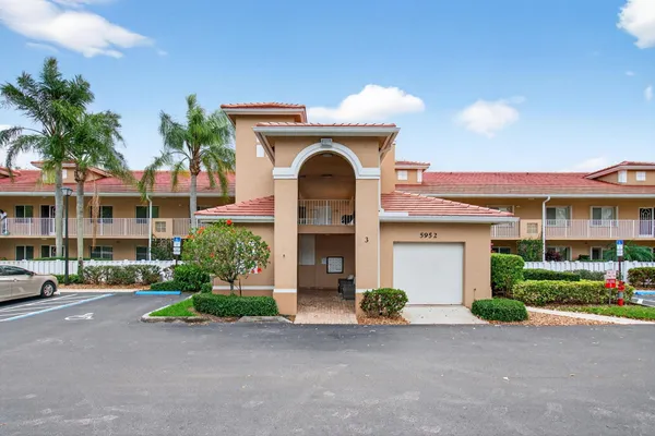 Property Slideshow image 2 of 97 | 5952 regal glen dr 104, Boynton Beach, FL, 33437