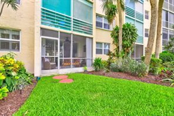 Property Slideshow image 2 of 20 | 2731 ne 14th st cswy 103, Pompano Beach, FL, 33062