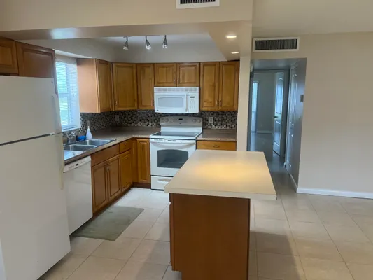 Property Slideshow image 2 of 19 | 632 saxony, Delray Beach, FL, 33446