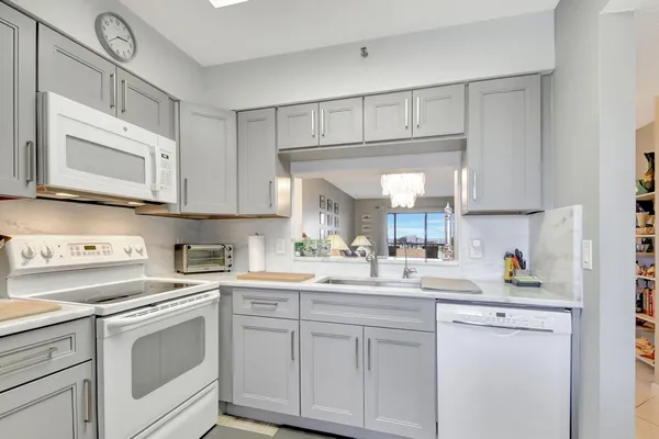 Property Slideshow image 3 of 56 | 6866 huntington ln 508, Delray Beach, FL, 33446