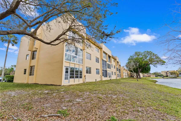 Property Slideshow image 3 of 50 | 6300 nw 62nd st 107, Tamarac, FL, 33319