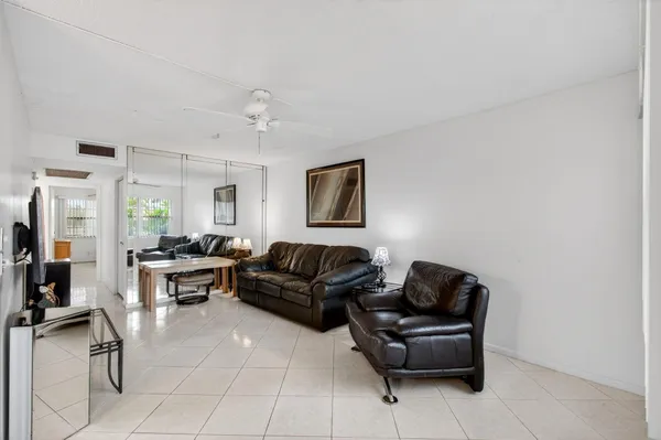 Property Slideshow image 2 of 97 | 1009 hythe a a, Boca Raton, FL, 33434