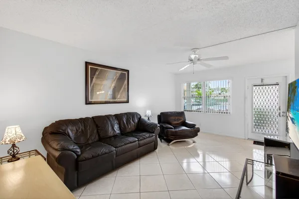Property Slideshow image 3 of 97 | 1009 hythe a a, Boca Raton, FL, 33434