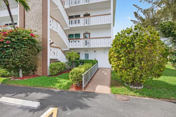 Property Slideshow image 2 of 59 | 1121 cambridge f f, Deerfield Beach, FL, 33442