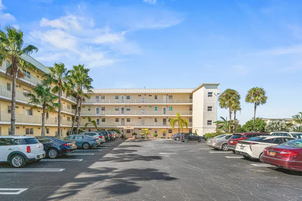 Property Slideshow image 2 of 33 | 2515 ne 1st ct 4100, Boynton Beach, FL, 33435