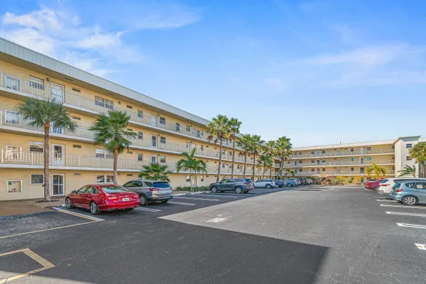 Property Slideshow image 3 of 33 | 2515 ne 1st ct 4100, Boynton Beach, FL, 33435