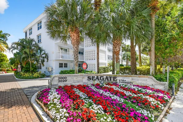 Property Slideshow image 2 of 40 | 2010 s federal hwy 202, Boynton Beach, FL, 33435