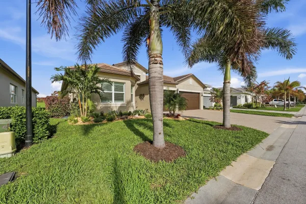 Property Slideshow image 3 of 44 | 11968 sw whitewater falls ct, Port St. Lucie, FL, 34987