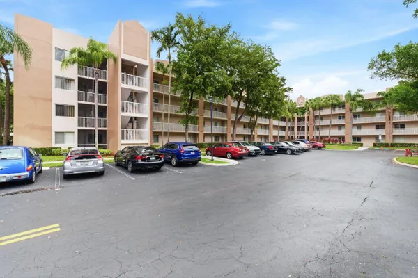 Property Slideshow image 2 of 30 | 9511 weldon cir g 207, Tamarac, FL, 33321