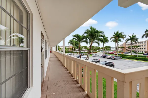 Property Slideshow image 3 of 83 | 2070 guildford d d, Boca Raton, FL, 33434