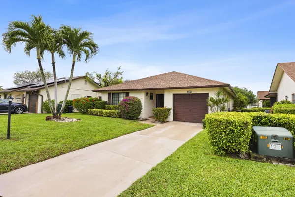 Property Slideshow image 3 of 39 | 3267 shadow wood dr, Greenacres, FL, 33463