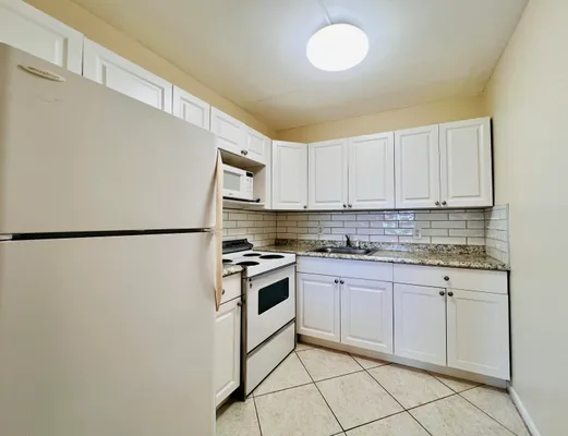 Property Slideshow image 2 of 18 | 27 sheffield b b, West Palm Beach, FL, 33417