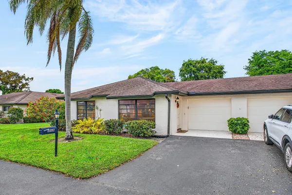 Property Slideshow image 2 of 30 | 4698 greentree ter, Boynton Beach, FL, 33436