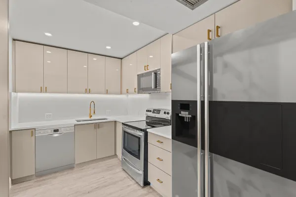 Property Slideshow image 3 of 10 | 204 mansfield e 204, Boca Raton, FL, 33434