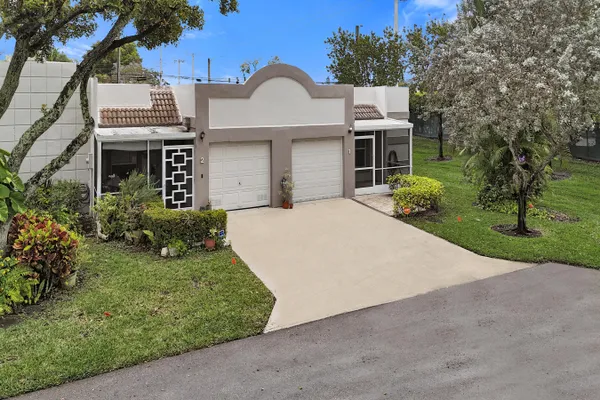 Property Slideshow image 2 of 90 | 9005 flynn cir 1, Boca Raton, FL, 33496