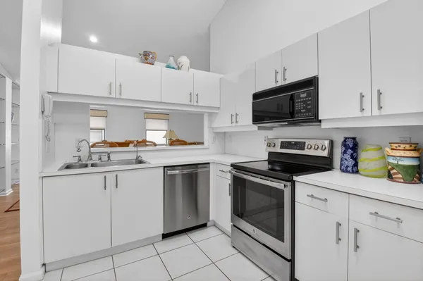 Property Slideshow image 3 of 57 | 10039 53rd way 2303, Boynton Beach, FL, 33437