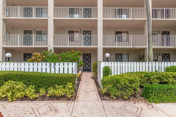 Property Slideshow image 3 of 64 | 6149 pointe regal cir 104, Delray Beach, FL, 33484