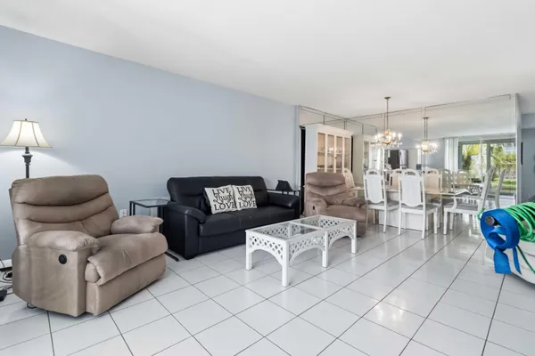 Property Slideshow image 2 of 32 | 1024 se 5th ave 107, Dania Beach, FL, 33004