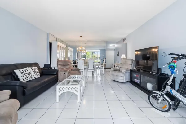 Property Slideshow image 3 of 32 | 1024 se 5th ave 107, Dania Beach, FL, 33004
