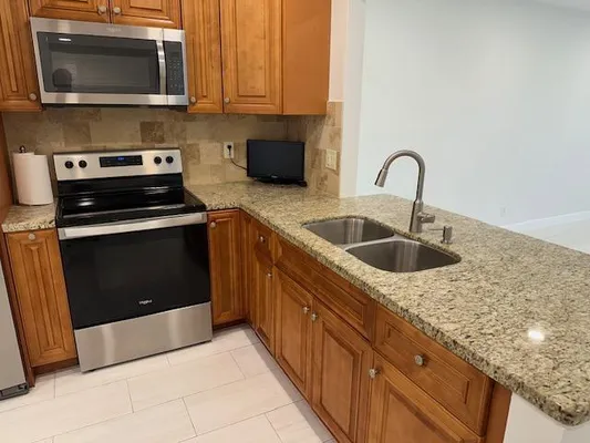 Property Slideshow image 2 of 23 | 7605 nw 5th ct 208, Margate, FL, 33063