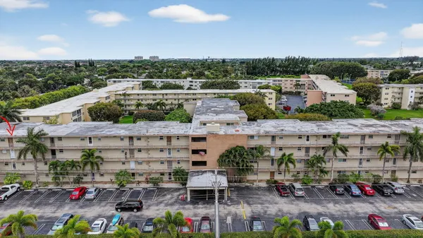 Property Slideshow image 2 of 38 | 330 ne 26th ave 4030, Boynton Beach, FL, 33435