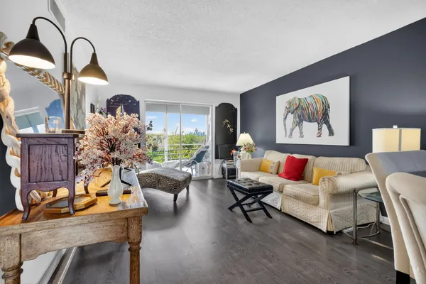 Property Slideshow image 3 of 38 | 330 ne 26th ave 4030, Boynton Beach, FL, 33435