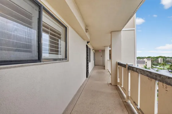 Property Slideshow image 2 of 63 | 6866 huntington ln 607, Delray Beach, FL, 33446