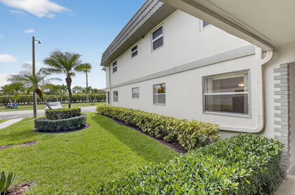 Property Slideshow image 2 of 28 | 204 flanders e, Delray Beach, FL, 33484