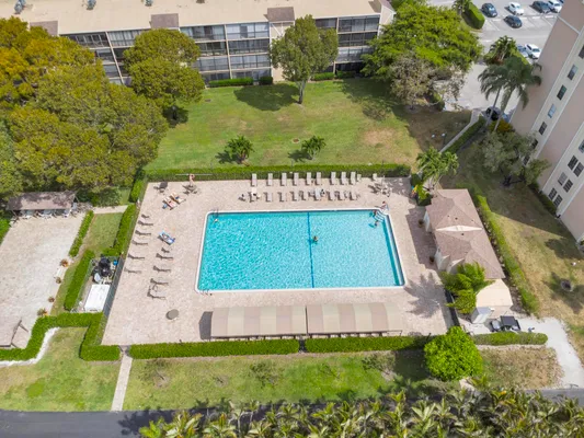 Property Slideshow image 3 of 5 | 7240 huntington ln, Delray Beach, FL, 33446