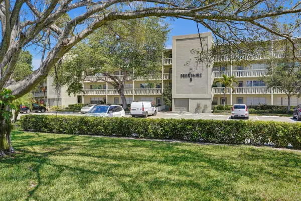 Property Slideshow image 2 of 40 | 3038 berkshire b 3038, Deerfield Beach, FL, 33442