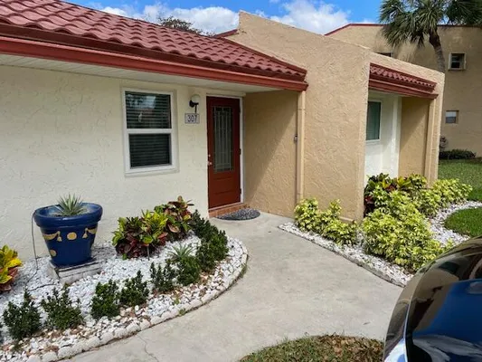 Property Slideshow image 2 of 58 | 307 lake evelyn dr, West Palm Beach, FL, 33411