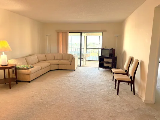 Property Slideshow image 3 of 10 | 7240 huntington ln 606, Delray Beach, FL, 33446