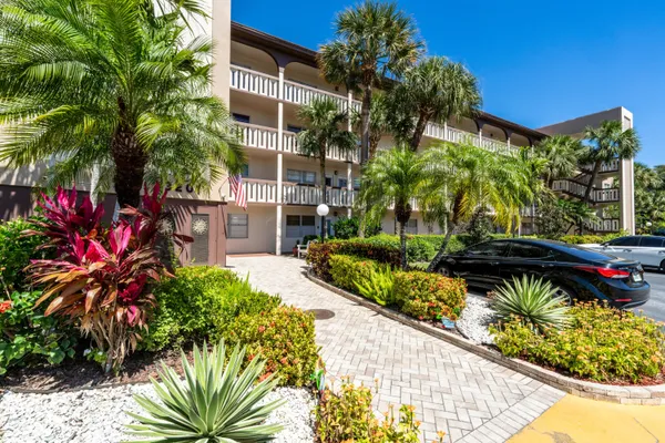 Property Slideshow image 3 of 34 | 3201 portofino pt d3, Coconut Creek, FL, 33066