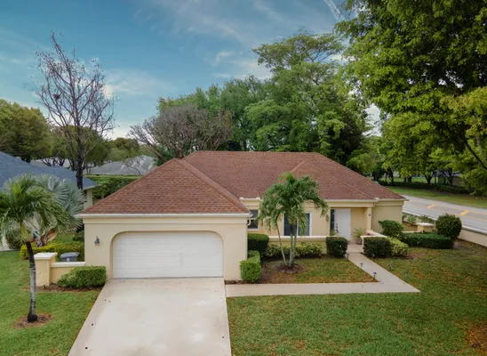 Property Slideshow image 2 of 19 | 10195 greentrail dr, Boynton Beach, FL, 33436