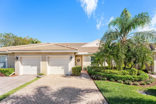 Property Slideshow image 3 of 47 | 9463 swansea ln, West Palm Beach, FL, 33411