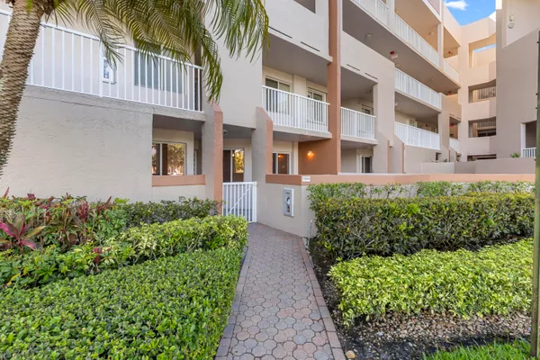 Property Slideshow image 3 of 32 | 7396 granville dr 104, Tamarac, FL, 33321