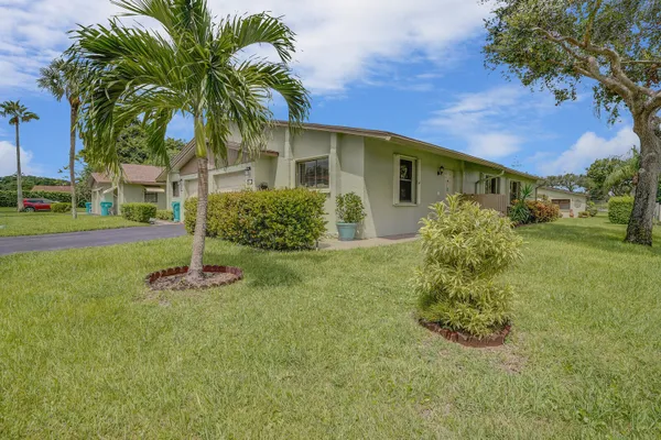 Property Slideshow image 3 of 30 | 1737 palmland dr, Boynton Beach, FL, 33436