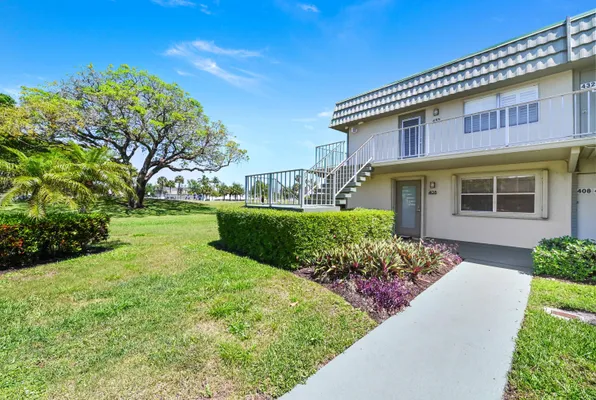 Property Slideshow image 2 of 31 | 408 flanders i i, Delray Beach, FL, 33484