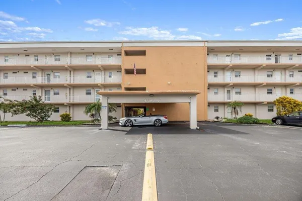 Property Slideshow image 2 of 2 | 2515 ne 1st ct 209, Boynton Beach, FL, 33435