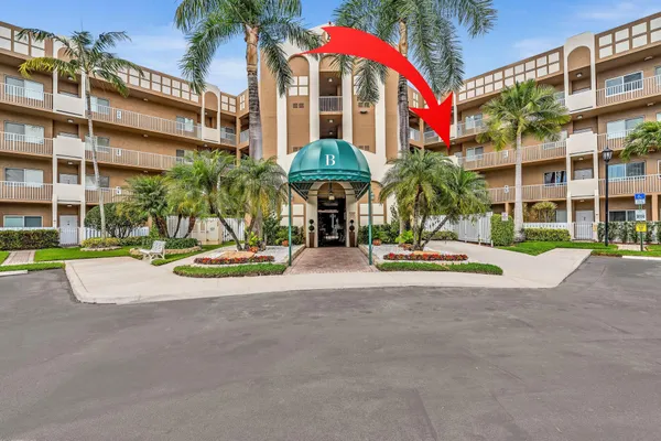 Property Slideshow image 2 of 71 | 7623 southampton ter 211, Tamarac, FL, 33321