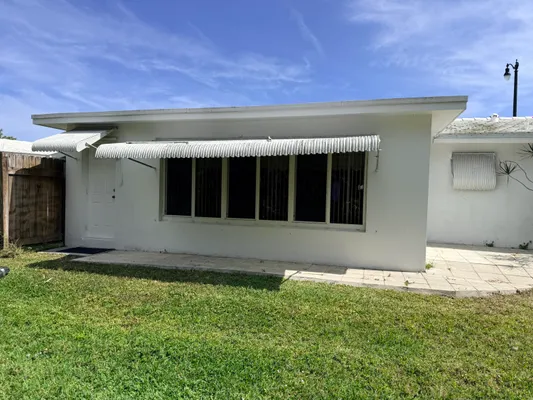 Property Slideshow image 2 of 20 | 2751 nw 4th ave, Pompano Beach, FL, 33064