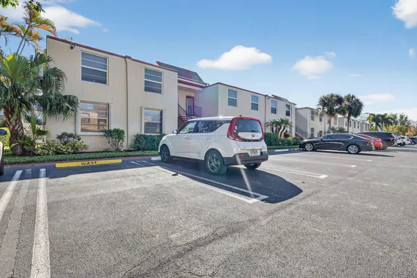 Property Slideshow image 3 of 48 | 9 willowbrook ln 202, Delray Beach, FL, 33446