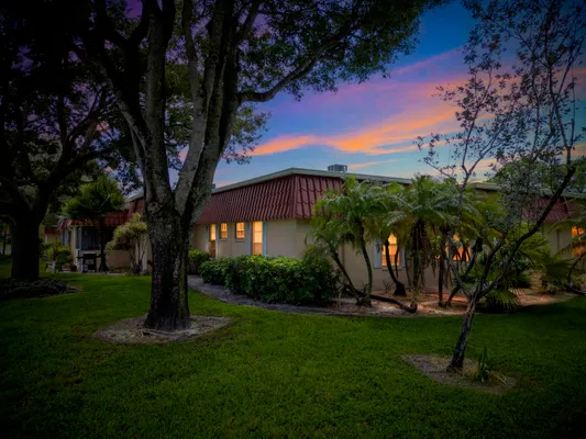 Property Slideshow image 3 of 40 | 857 worcester ln b, Lake Worth, FL, 33467