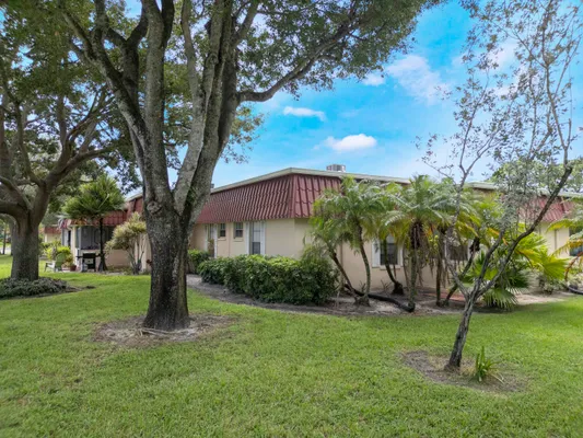 Property Slideshow image 2 of 40 | 857 worcester ln b, Lake Worth, FL, 33467