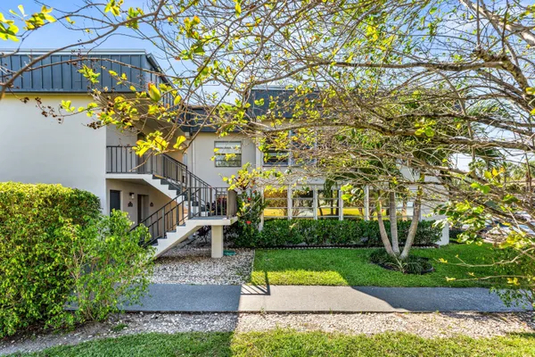 Property Slideshow image 3 of 38 | 551 piedmont, Delray Beach, FL, 33484