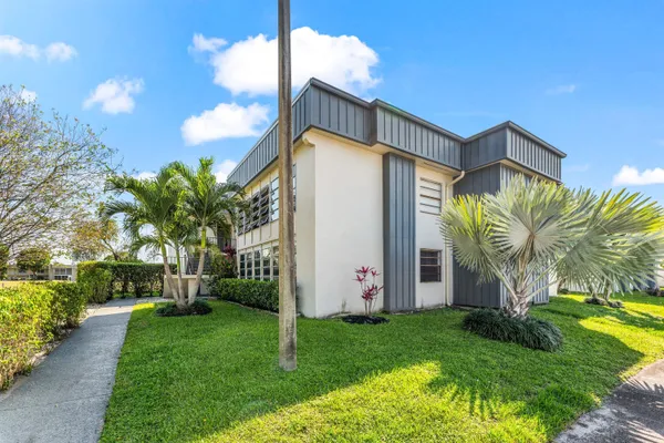 Property Slideshow image 2 of 38 | 551 piedmont, Delray Beach, FL, 33484