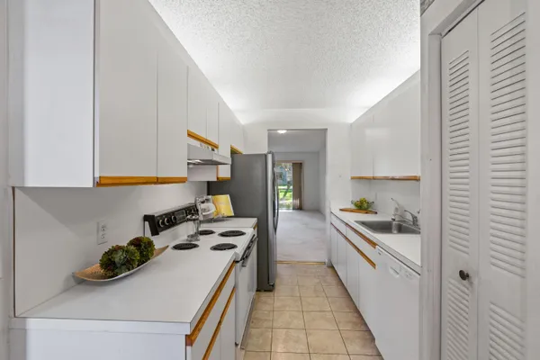 Property Slideshow image 3 of 46 | 1251 sw 125th ave 105-t, Pembroke Pines, FL, 33027